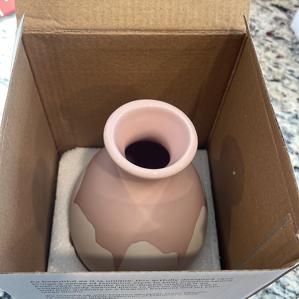 Isaac Mizrahi XO sienna pink ceramic new in box small vase - Picture 10 of 11